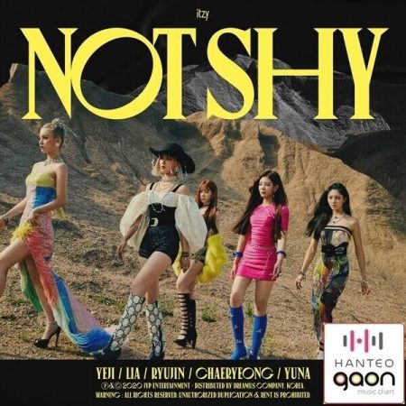 Обкладинка синглу ITZY «Not Shy» з учасницями гурту Єджі, Лія, Рюджін, Черіон і Юна