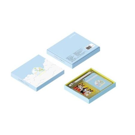 Набір card holder Red Velvet Summer Magic у блакитній подарунковій коробці з канцелярським приладдям та фотокарткою учасниць.