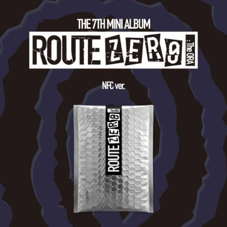 Міні-альбом xikers «ROUTE ZERO : The ORA» (NFC ver.) у срібній бульбашковій упаковці на темному фоні.